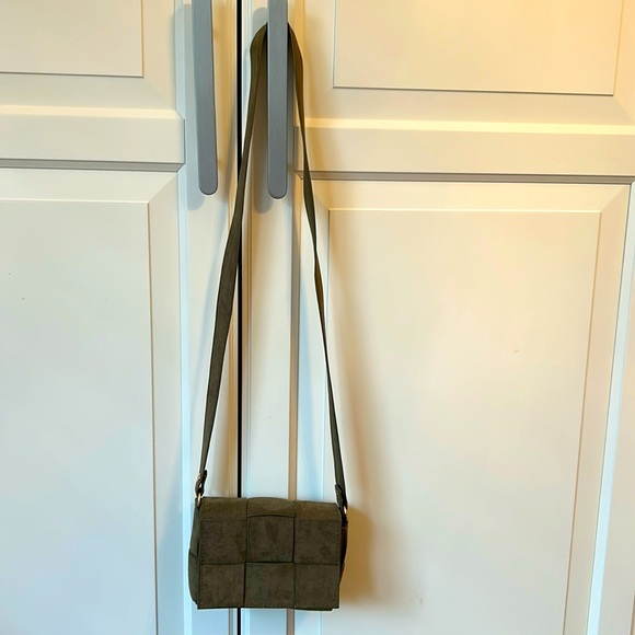 Convertible crossbody/belt bag in faux suede - Picture 1 of 4